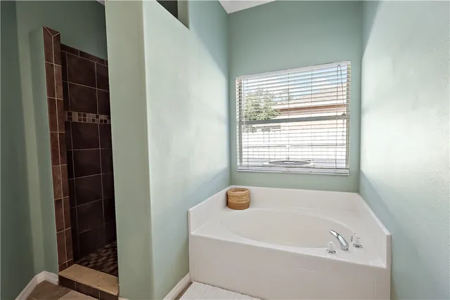 $3,250 | 143 37th Drive Southwest, Vero Beach, FL 32968