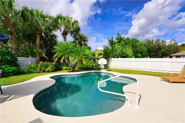 $3,250 | 143 37th Drive Southwest, Vero Beach, FL 32968