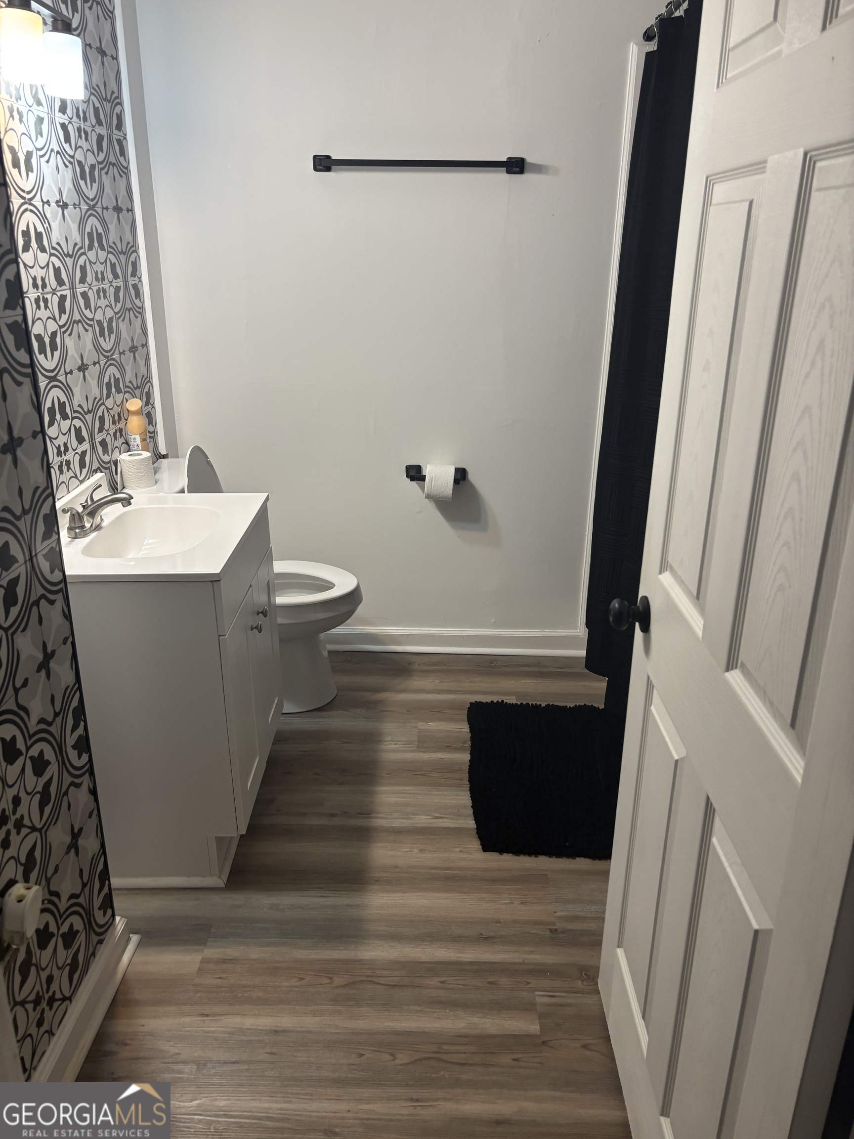 614 Alfred C Carson Street Sandersville, GA 31082 - Photo 6 of 22 a bathroom with a sink and a mirror