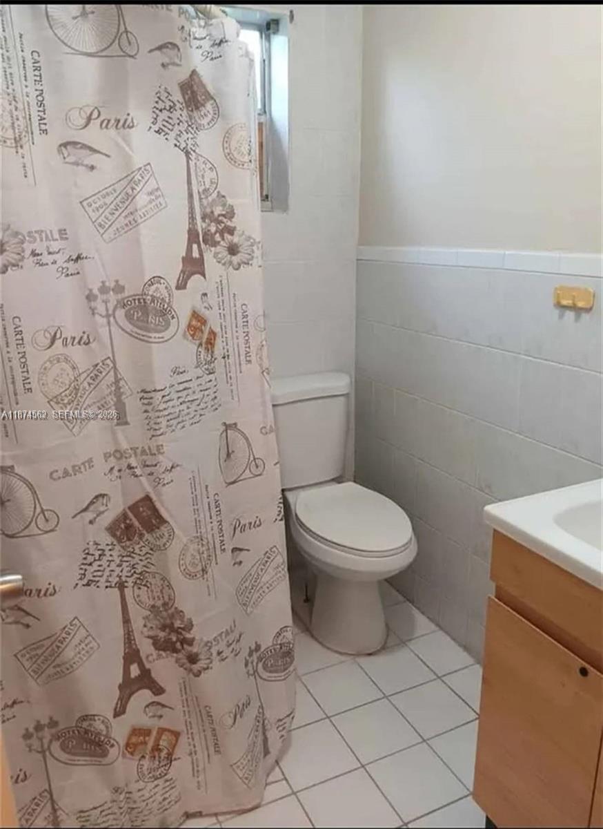 9360 Southwest 37th Street Miami, FL 33165 - Photo 13 of 17