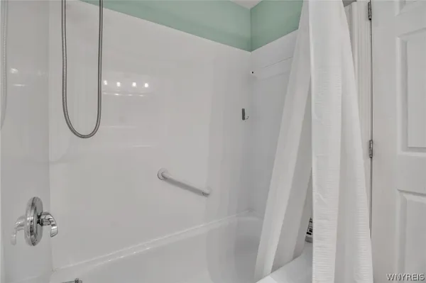 $425,000 | 38 Shady Grove Drive, Amherst, NY 14051