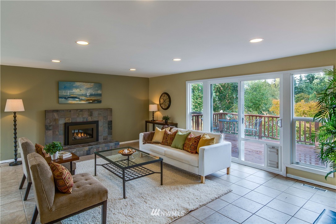 697 13th Way Southwest Edmonds, WA 98020 - Photo 3 of 21 Gallery Image 3