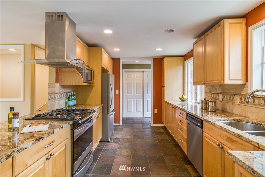697 13th Way Southwest Edmonds, WA 98020 - Photo 8 of 21 Gallery Image 8