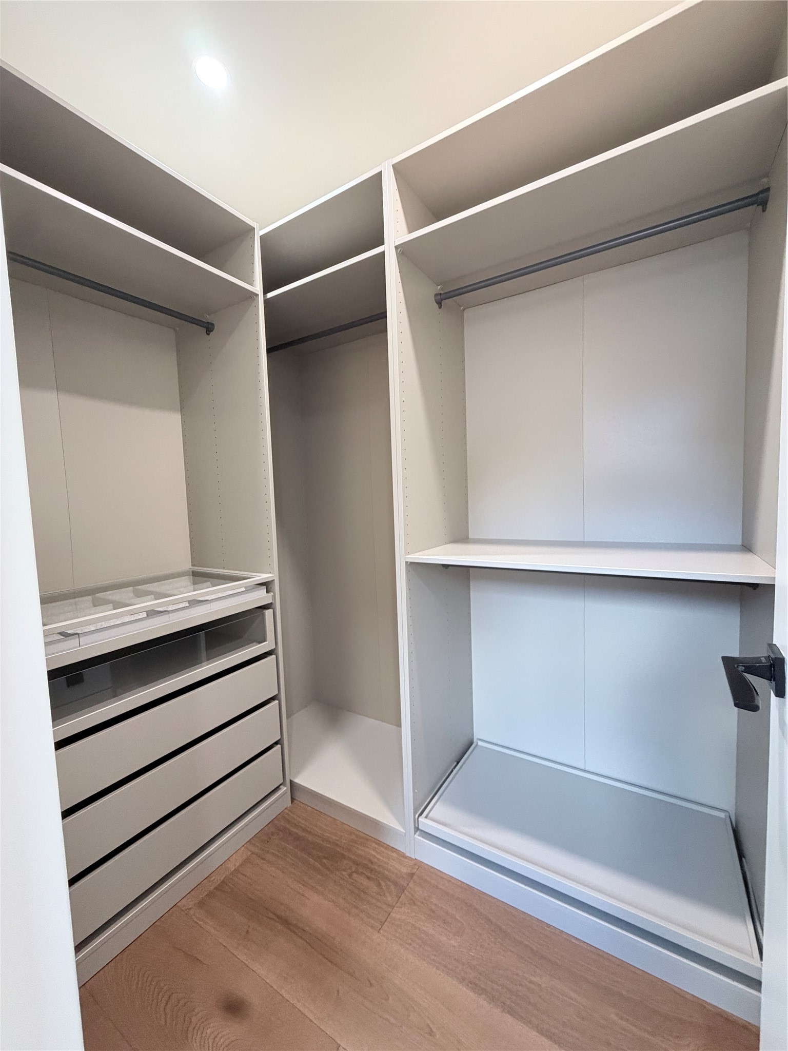 827 Bunker Hill Road Houston, TX 77024 - Photo 28 of 38 Bedroom 3 closet