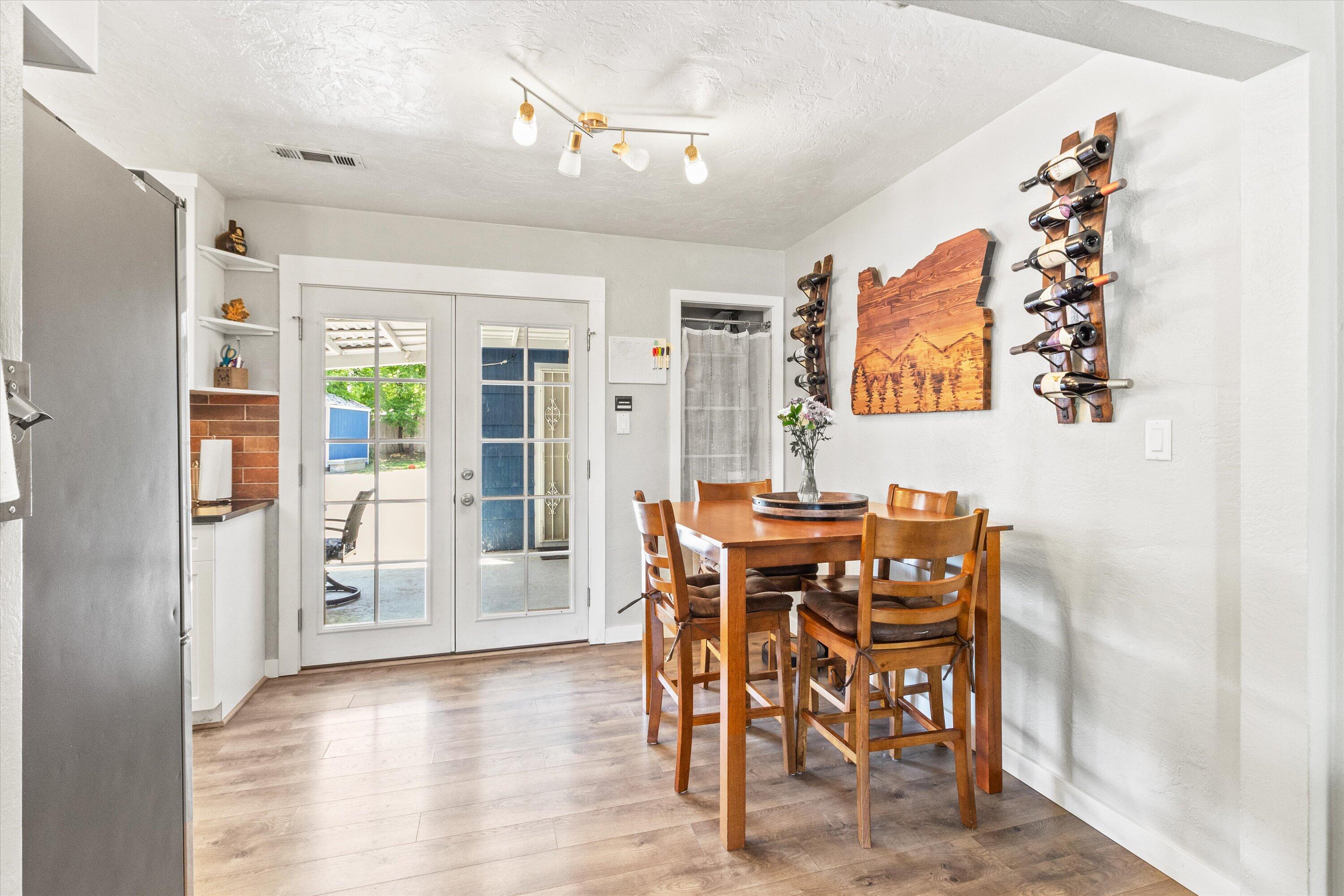 930 Oak Street Central Point, OR 97502 - Photo 9 of 32 Gallery Image 9