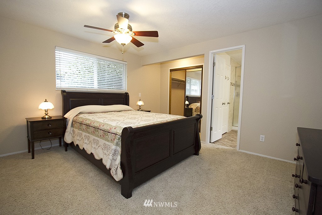 1752 Whitman Avenue Northeast Renton, WA 98059 - Photo 11 of 17