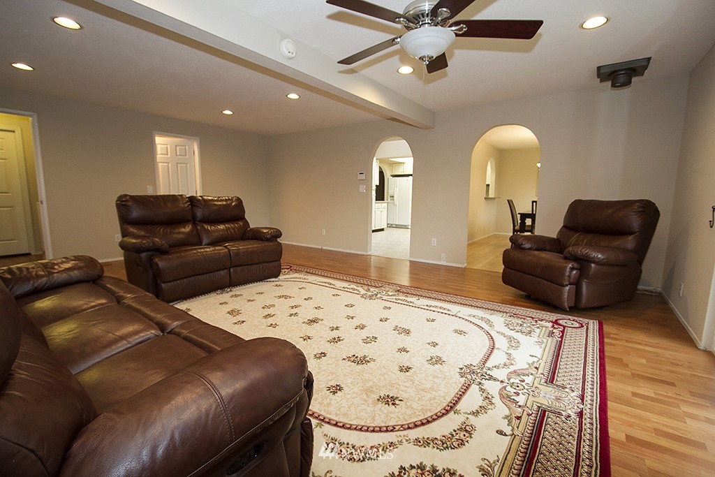 1752 Whitman Avenue Northeast Renton, WA 98059 - Photo 5 of 17