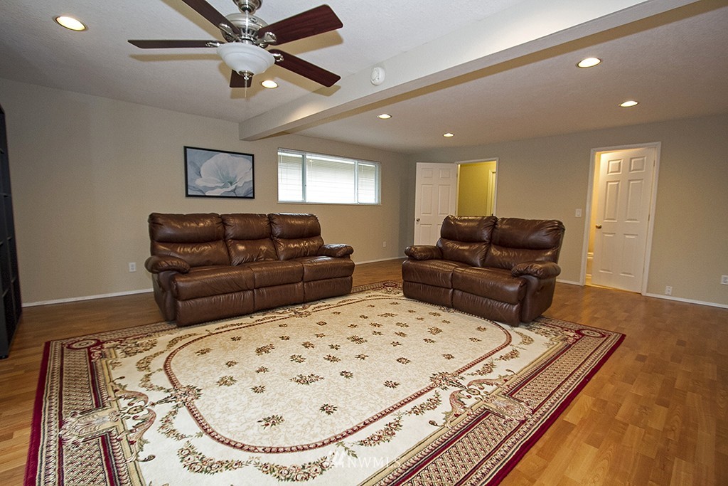 1752 Whitman Avenue Northeast Renton, WA 98059 - Photo 6 of 17