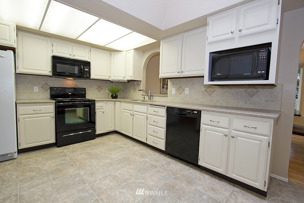 1752 Whitman Avenue Northeast Renton, WA 98059 - Photo 8 of 17