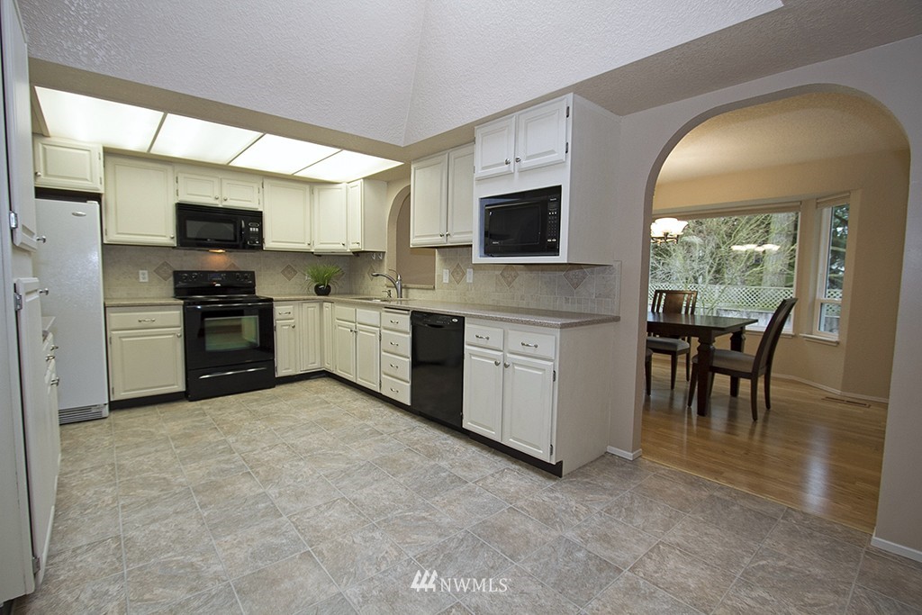 1752 Whitman Avenue Northeast Renton, WA 98059 - Photo 9 of 17