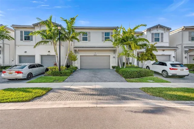 $549,999 | 4923 Northwest 48th Terrace, Tamarac, FL 33319