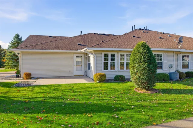 $300,000 | 19158 Jackson Court, Elk River, MN 55330