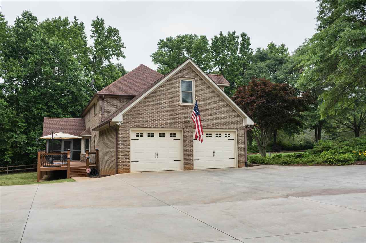 225 Farm Lake Road Boiling Springs, SC 29316 - Photo 3 of 36 Gallery Image 3