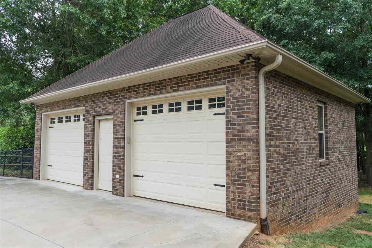225 Farm Lake Road Boiling Springs, SC 29316 - Photo 4 of 36 Gallery Image 4