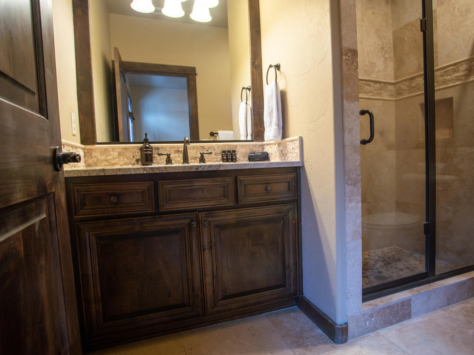 56558 Dancing Rock Loop Bend, OR 97707 - Photo 16 of 33 bathroom3