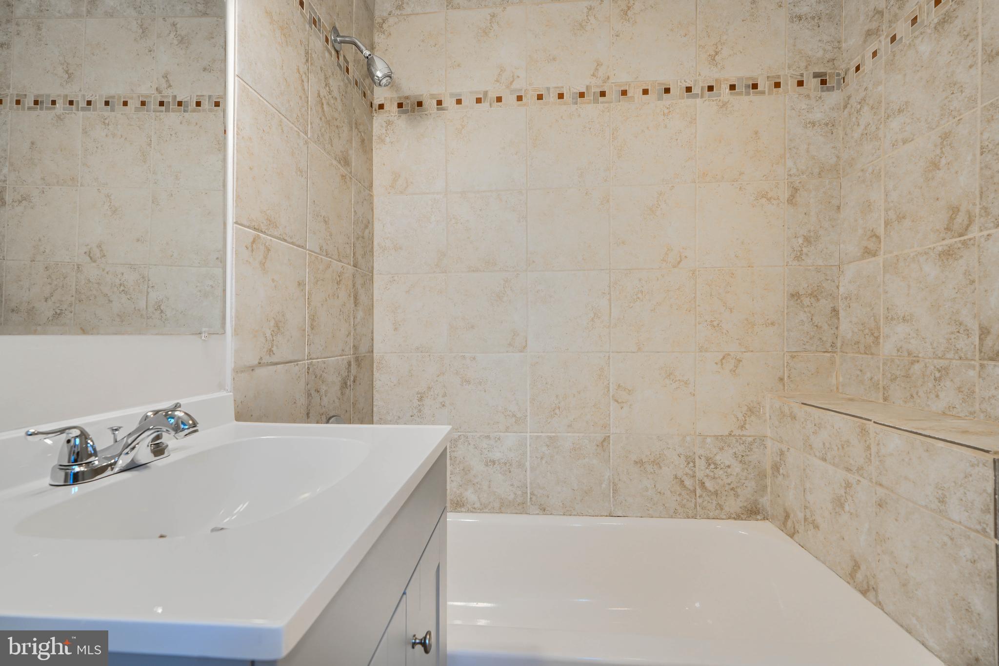 3014 Hamilton Avenue, Unit 1 Baltimore, MD 21214 - Photo 29 of 36 a bathroom with a bathtub and a sink