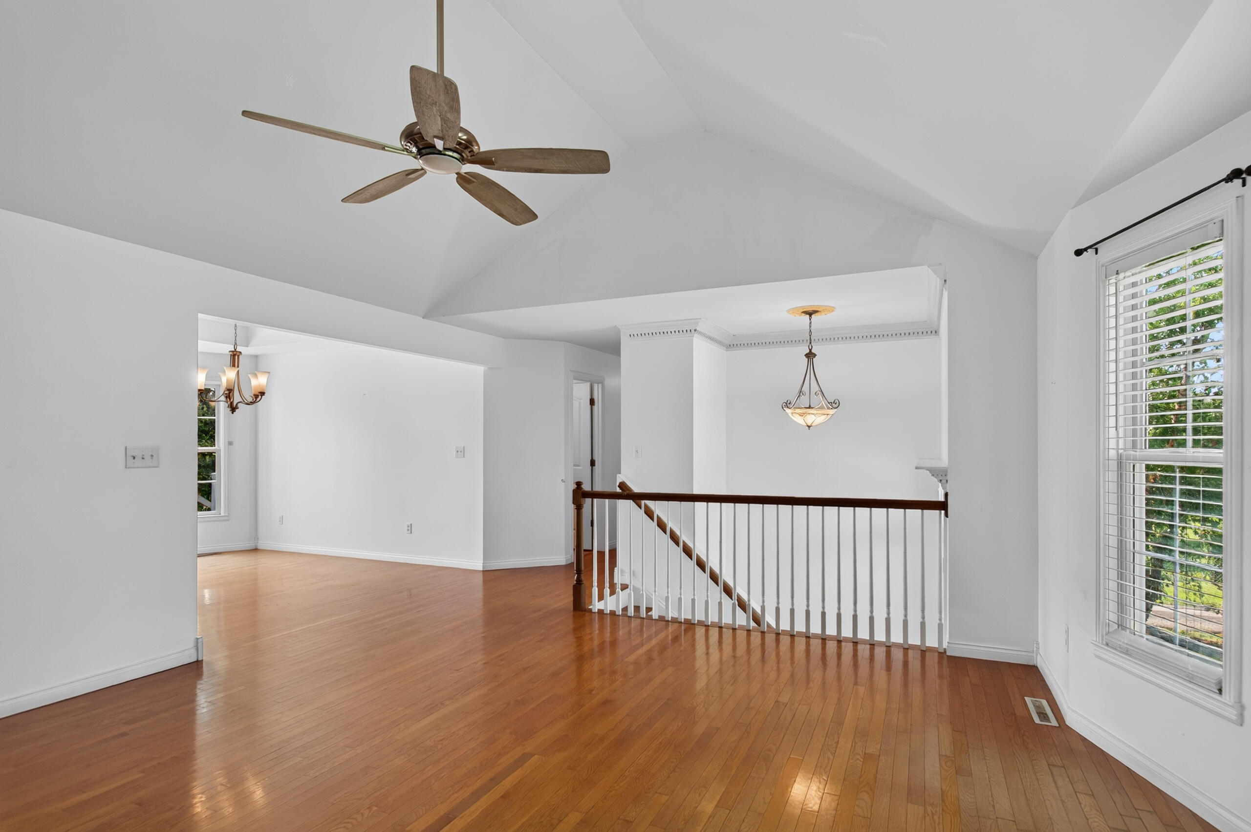 364 Ridgeview Drive Berea, KY 40403 - Photo 20 of 48 Living Room
