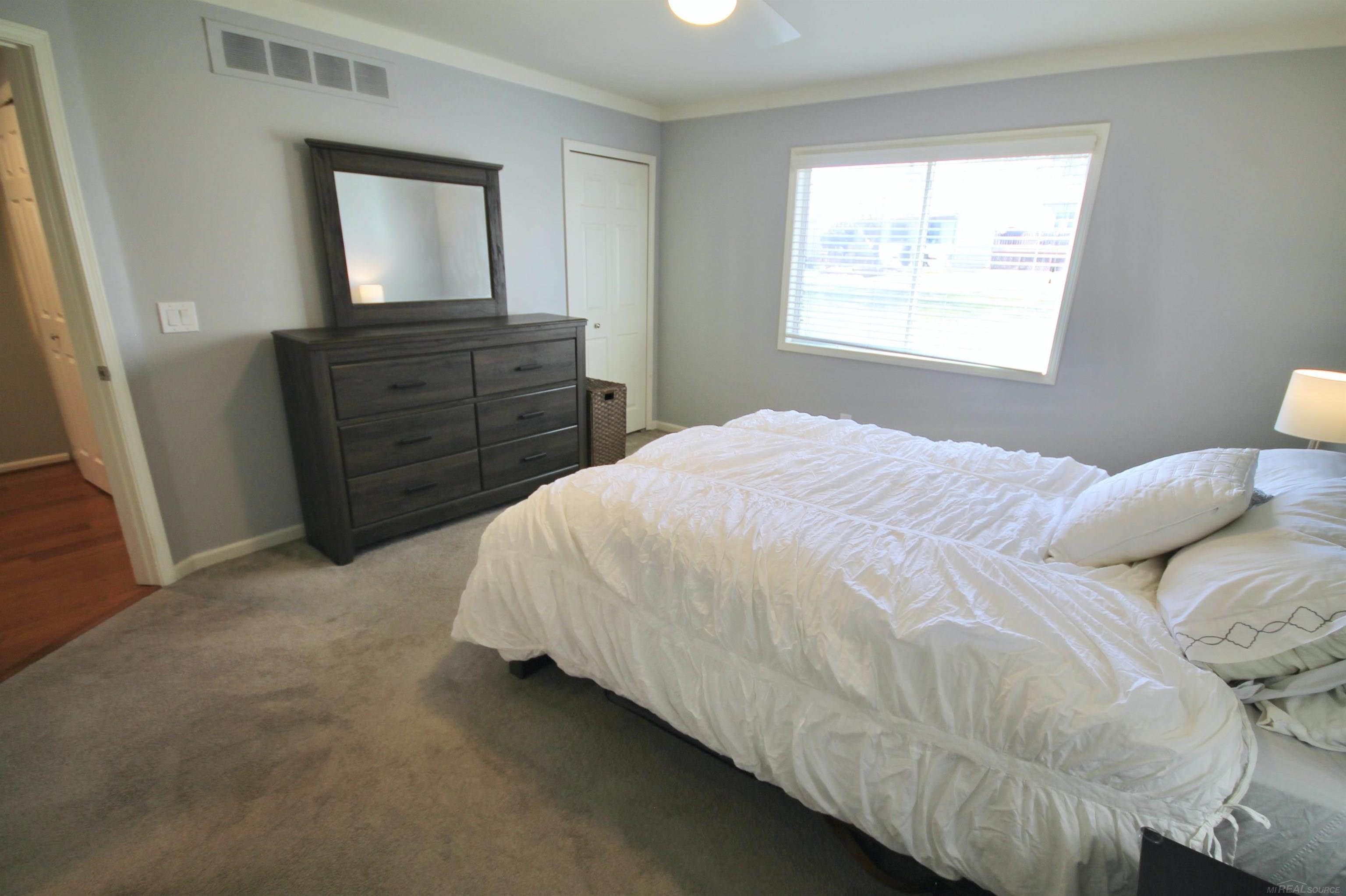 1596 Colony Drive Rochester, MI 48307 - Photo 15 of 45 50202406-1ae5fe19-acfe-4a29-8615-1fa2bbcff165.JPG