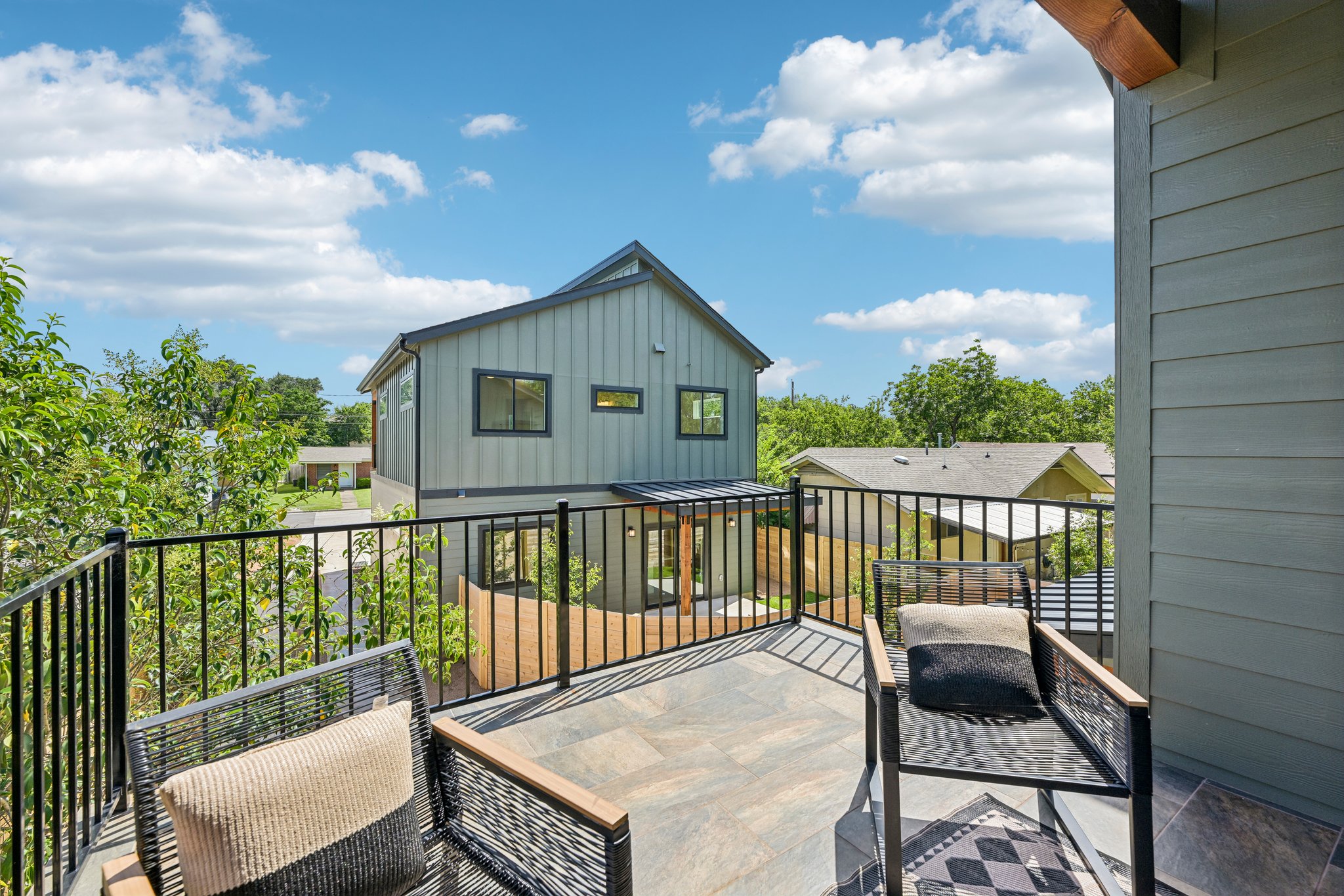 513 West Odell Street, Unit B Austin, TX 78752 - Photo 23 of 38 Enjoy outdoor living on this elevated patio featuring tiled flooring and a sturdy railing.