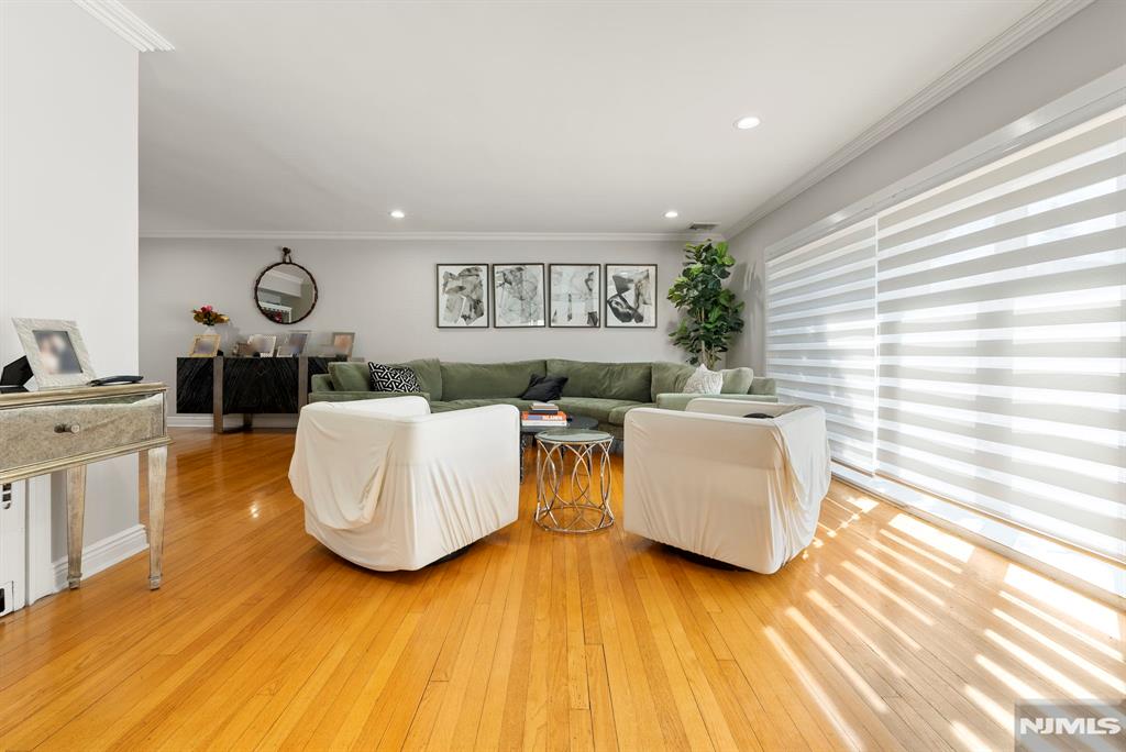 1070 Cumbermeade Road Fort Lee, NJ 07024 - Photo 5 of 34