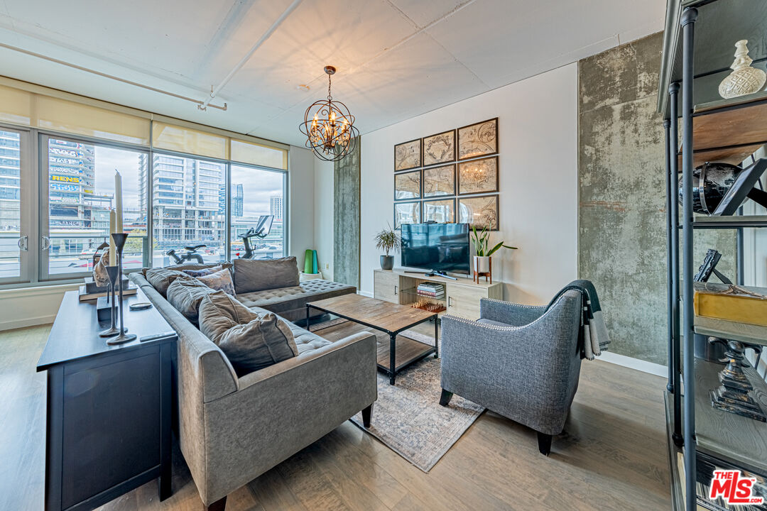 1100 South Hope St Unit 704  