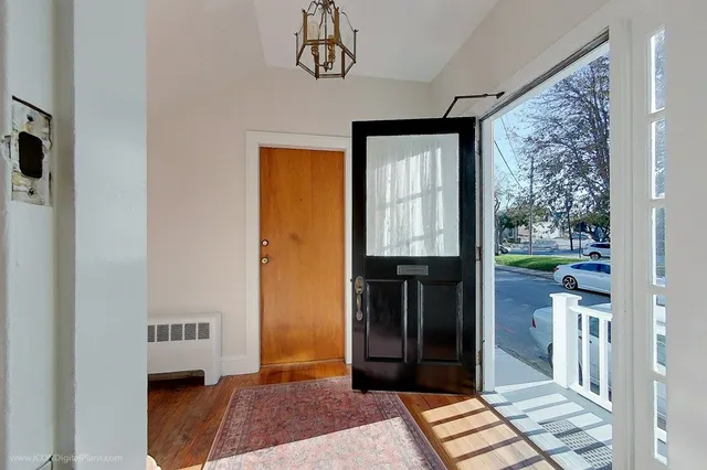 $2,200 | 6 Equality Street, Unit 2, Newport, RI 02840