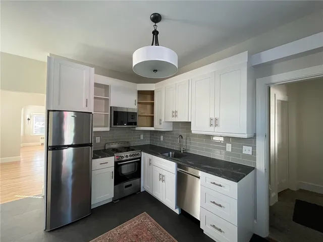 $2,200 | 6 Equality Street, Unit 2, Newport, RI 02840