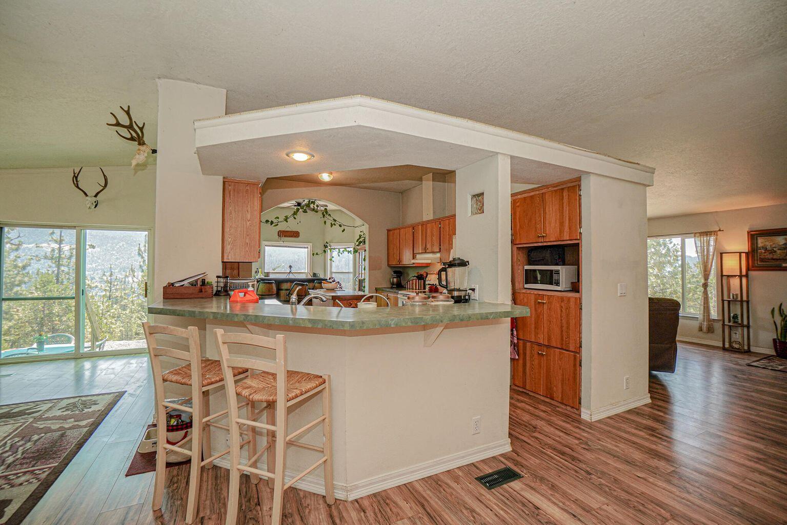 2566 Lewis Road Prospect, OR 97536 - Photo 18 of 39 Bar