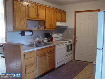 817 Hanford Road Fairless Hills, PA 19030 - Photo 7 of 11 Kitchen