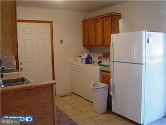 817 Hanford Road Fairless Hills, PA 19030 - Photo 8 of 11 Kitchen