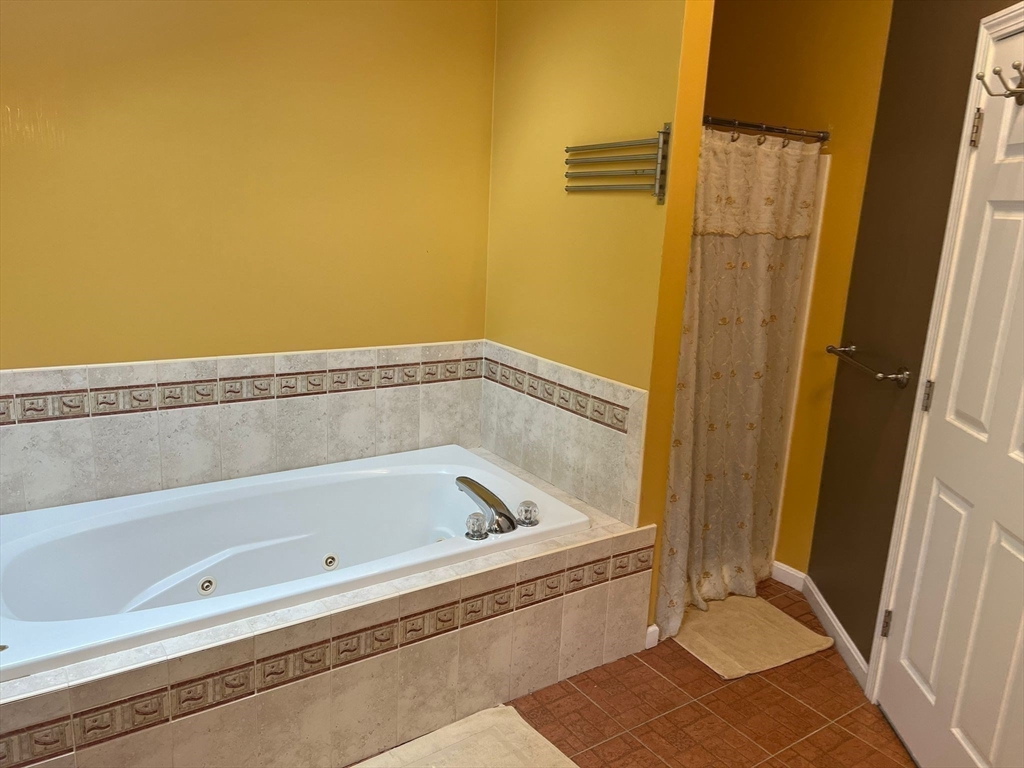 76 Stagecoach Road Holliston, MA 01746 - Photo 14 of 37