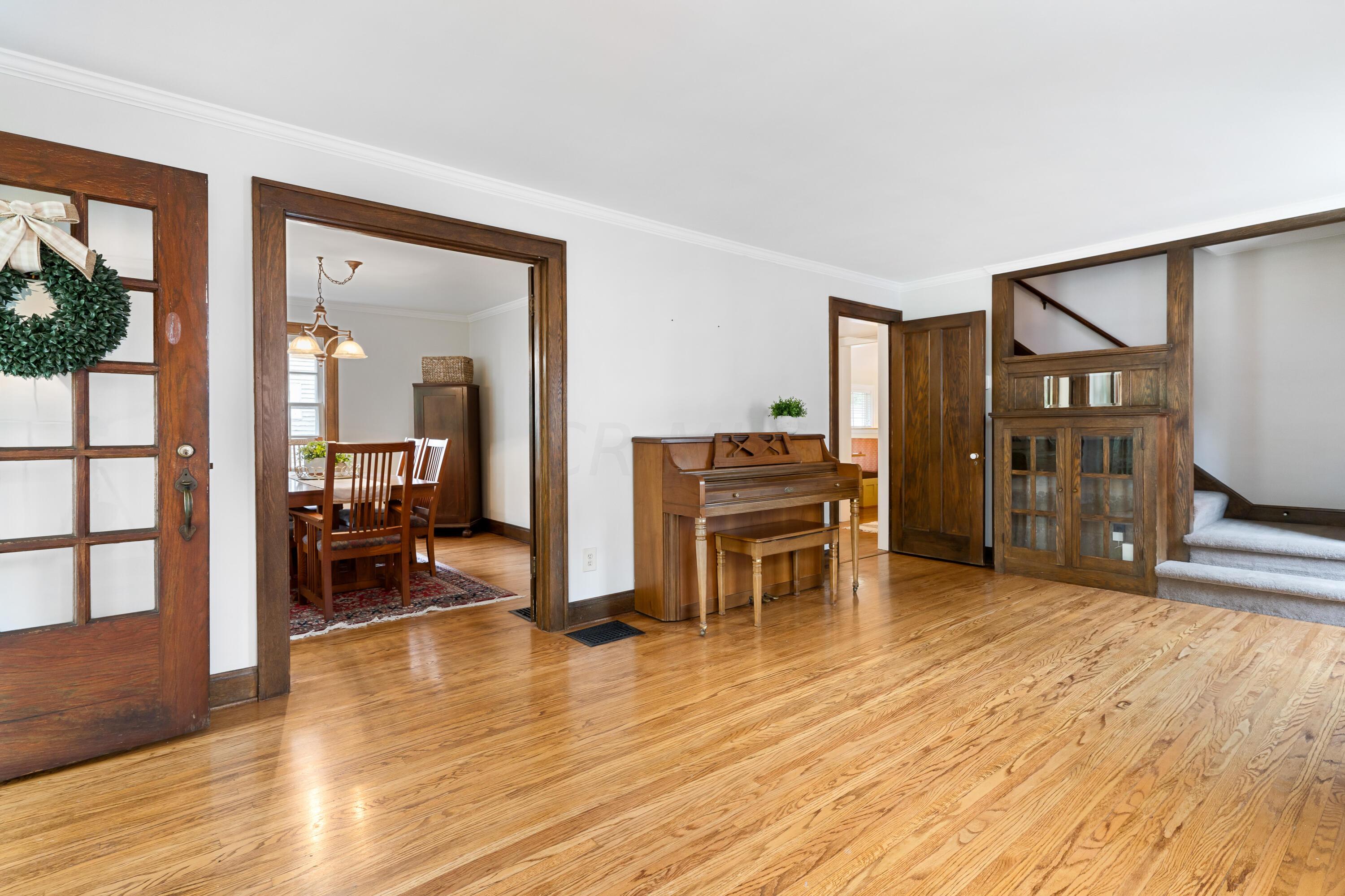 448 East Dunedin Road Columbus, OH 43214 - Photo 8 of 39 Hardwood Floors