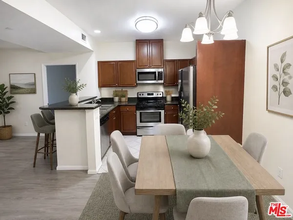$479,000 | 13941 Sherman Way, Unit 204, Van Nuys, CA 91405