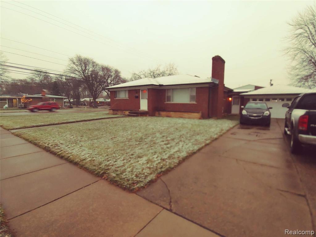 4122 Devon Road Royal Oak, MI 48073 - Photo 4 of 27