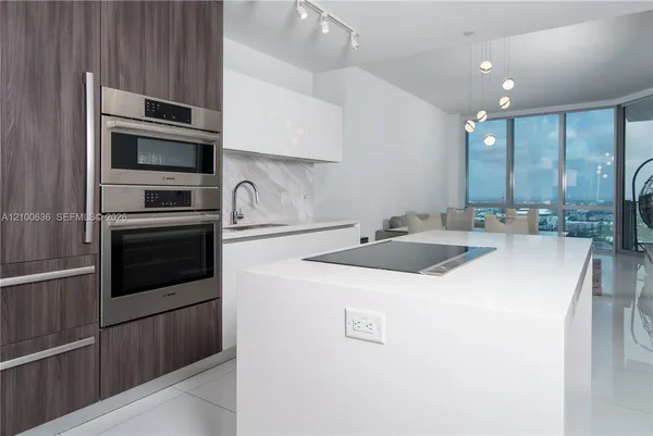 $5,600 | 851 Northeast 1st Avenue, Unit 4406, Miami, FL 33132