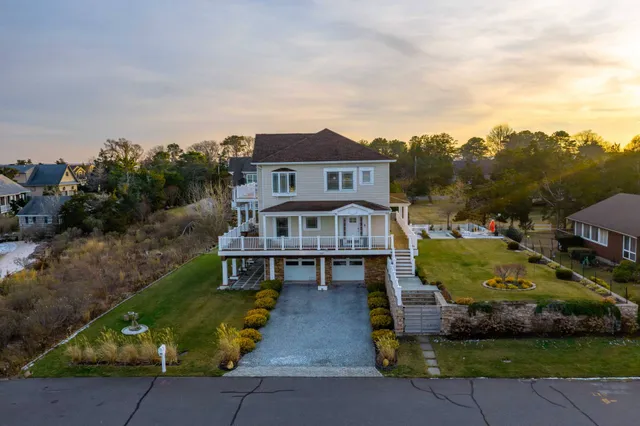 $3,495,000 | 20 Ludlow Lane, Hampton Bays, NY 11946