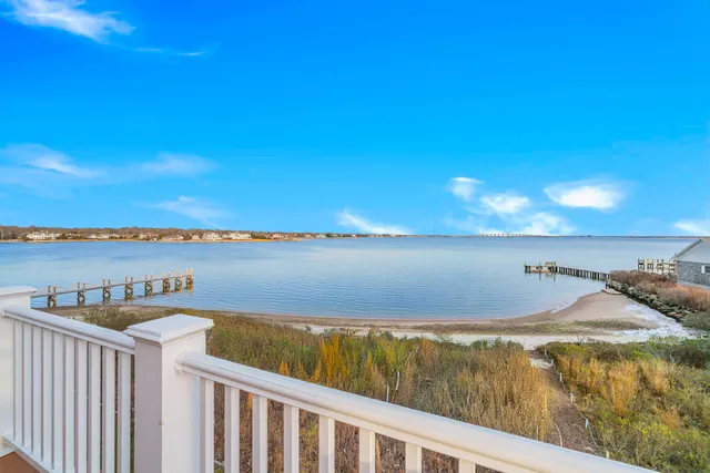 $3,495,000 | 20 Ludlow Lane, Hampton Bays, NY 11946