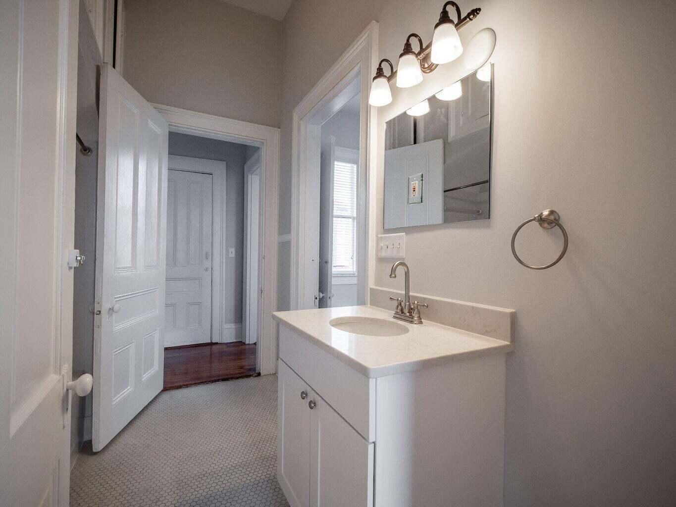 112 Rutledge Avenue, Unit D Charleston, SC 29401 - Photo 12 of 16 Apartment D - Bathroom
