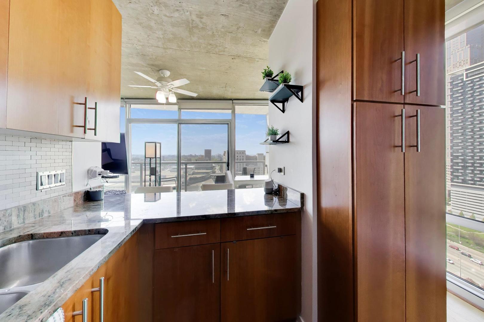 611 South Wells Street, Unit 2204 Chicago, IL 60607 - Photo 13 of 33
