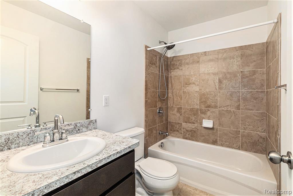 478 North Wixom Road Wixom, MI 48393 - Photo 16 of 26