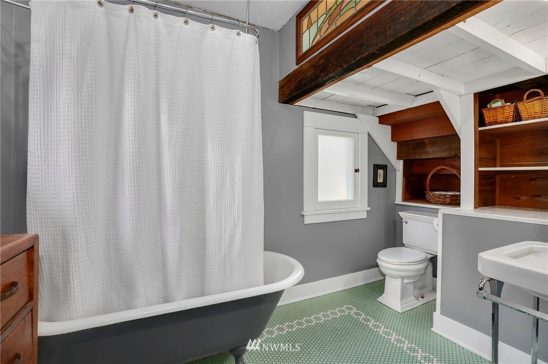 10919 Upper Preston Road Southeast Issaquah, WA 98027 - Photo 13 of 25 Gallery Image 13