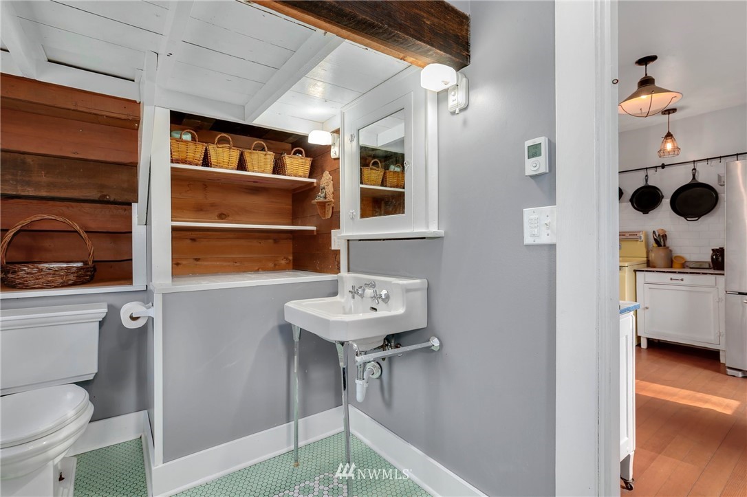 10919 Upper Preston Road Southeast Issaquah, WA 98027 - Photo 14 of 25 Gallery Image 14