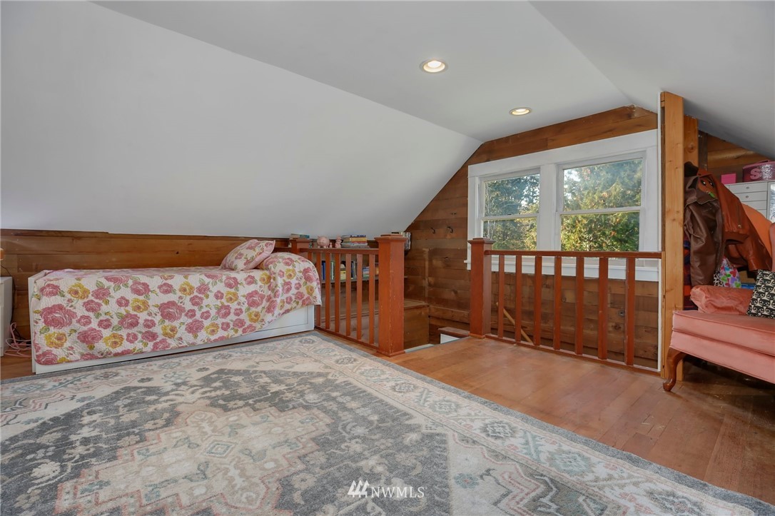 10919 Upper Preston Road Southeast Issaquah, WA 98027 - Photo 16 of 25 Gallery Image 16