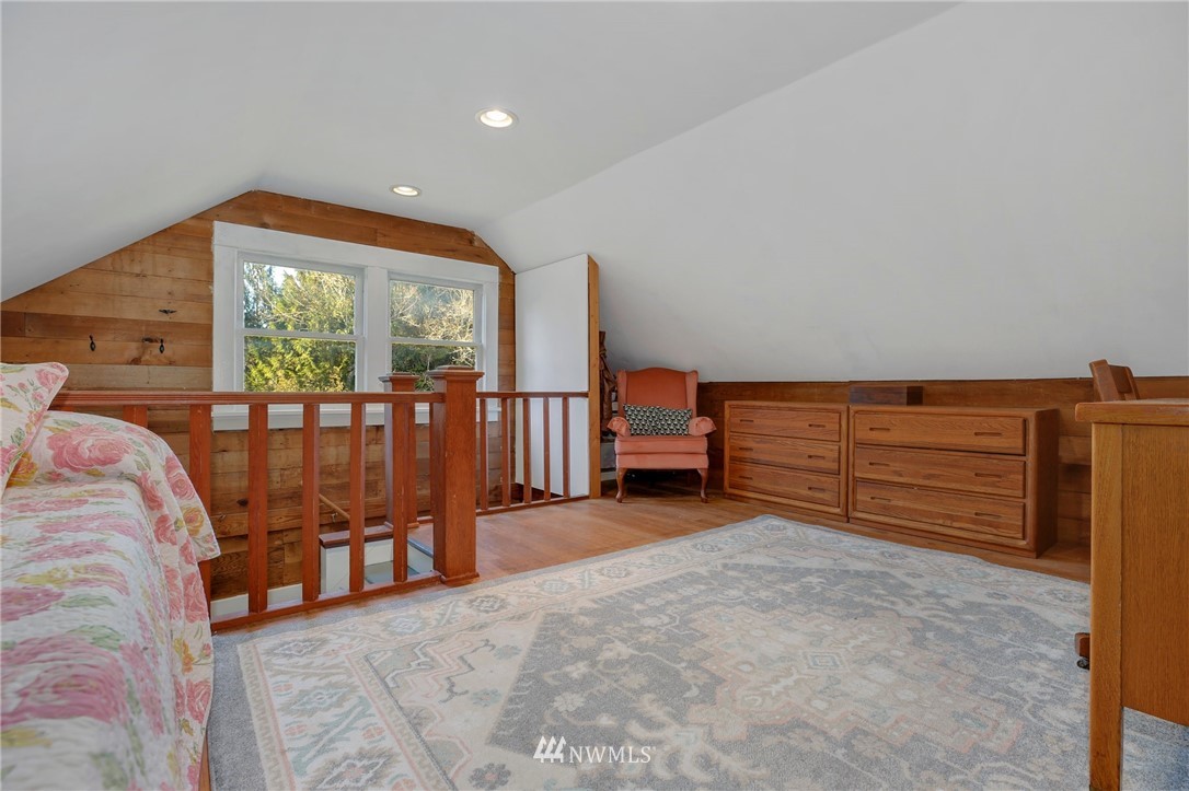 10919 Upper Preston Road Southeast Issaquah, WA 98027 - Photo 17 of 25 Gallery Image 17