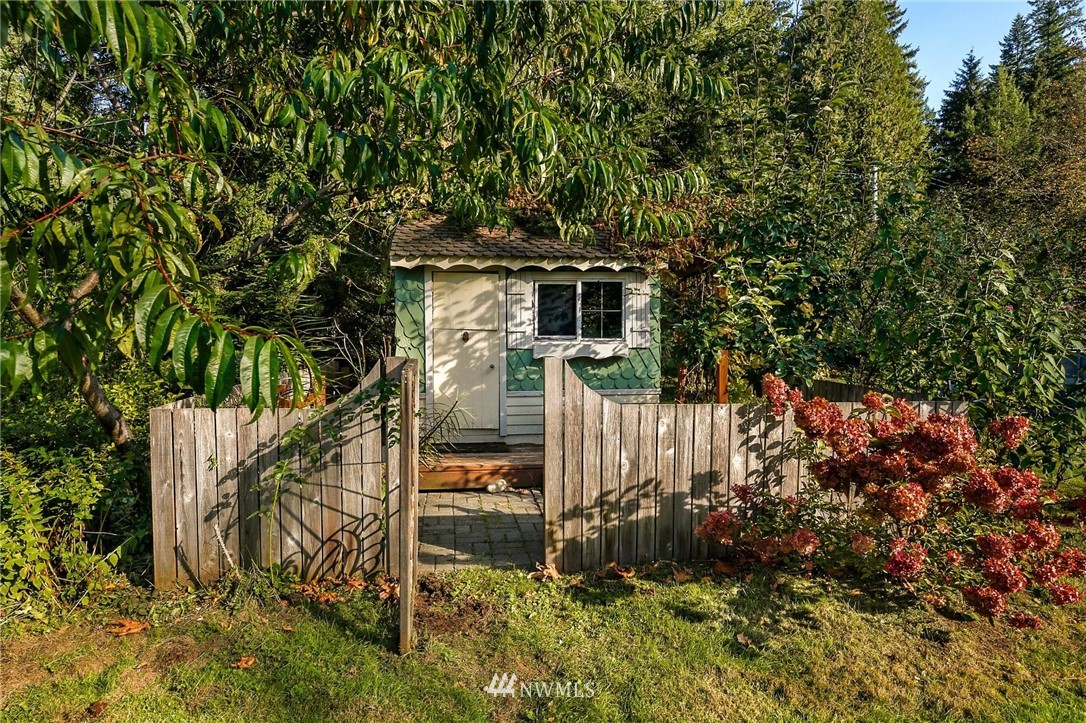 10919 Upper Preston Road Southeast Issaquah, WA 98027 - Photo 23 of 25 Gallery Image 23