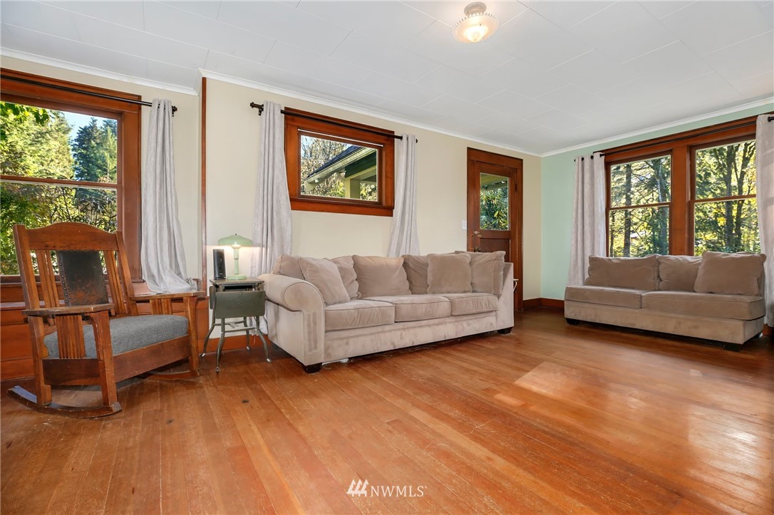 10919 Upper Preston Road Southeast Issaquah, WA 98027 - Photo 4 of 25 Gallery Image 4