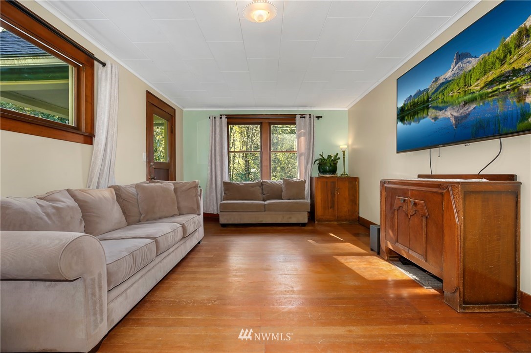 10919 Upper Preston Road Southeast Issaquah, WA 98027 - Photo 6 of 25 Gallery Image 6