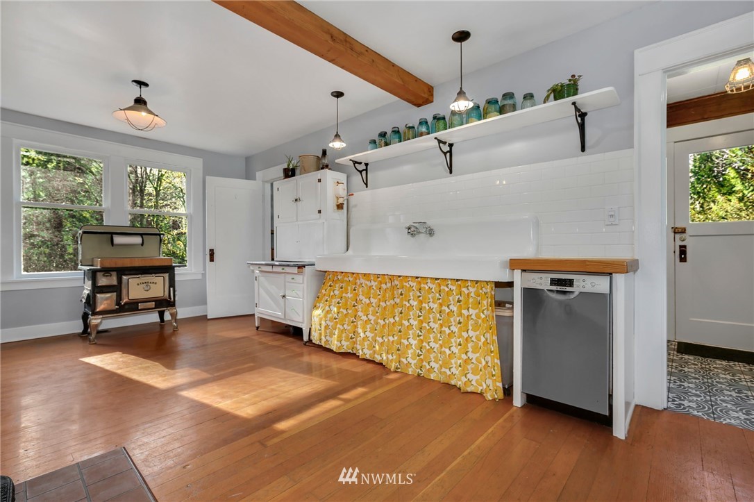 10919 Upper Preston Road Southeast Issaquah, WA 98027 - Photo 9 of 25 Gallery Image 9
