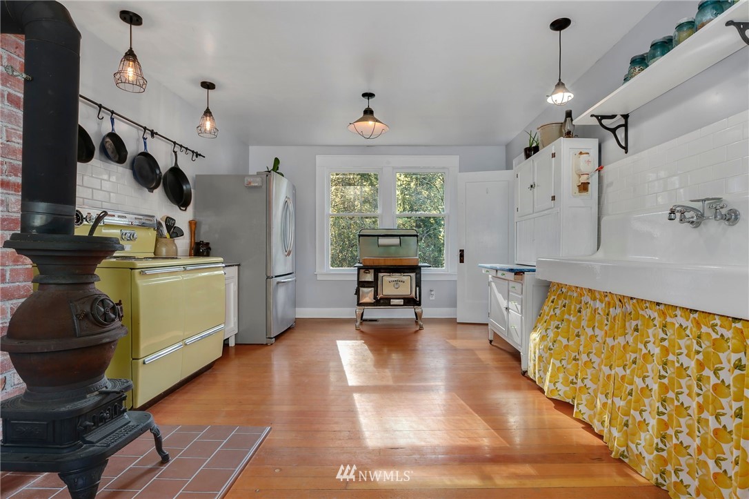 10919 Upper Preston Road Southeast Issaquah, WA 98027 - Photo 10 of 25 Gallery Image 10