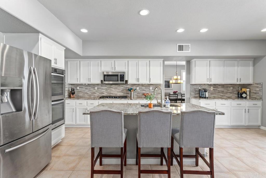 1071 Greenway Road Oceanside, CA 92057 - Photo 10 of 43